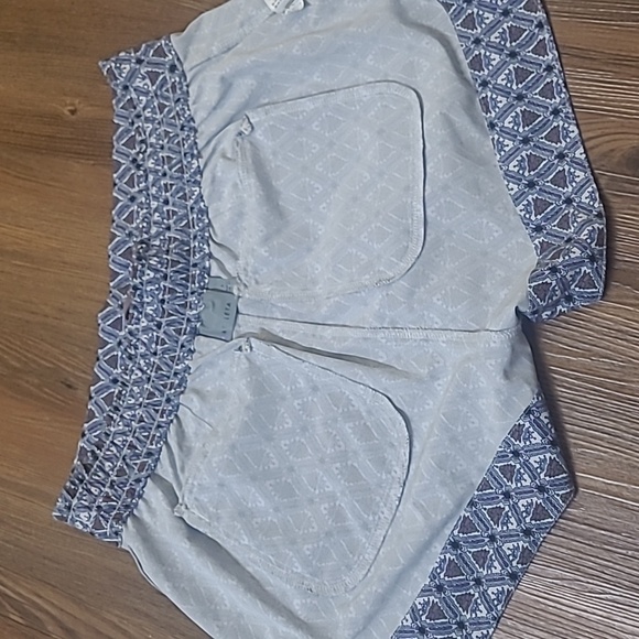 Athleta Blue and White High Waist Women's Shorts - Picture 10 of 12